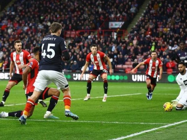 Sheffield Utd 2-3 Luton met twee eigen doelpunten van Sheffield United