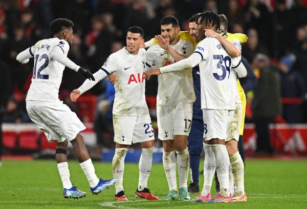 Tottenham Hotspur klopt Nottingham Forest 0-2