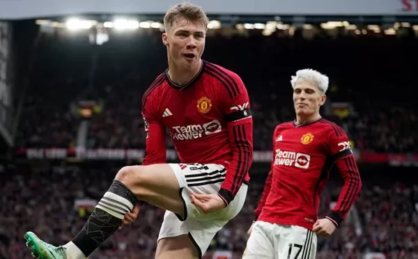 Manchester United wint met 3-0 van West Ham