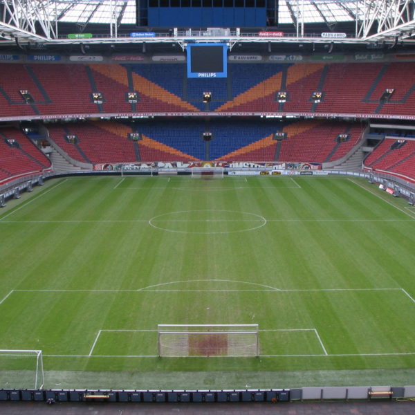 Wie kroont zich tot kampioen in de Eredivisie 2024-2025?